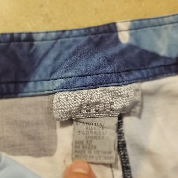 Flattering Trendy Floral Skirt - Picture 8 of 11